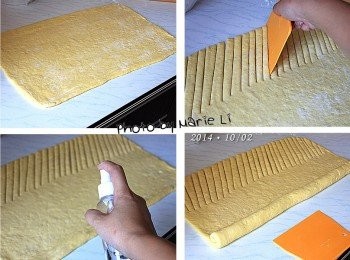 step4: 將完成基礎發酵的麵糰按壓排氣後
擀成一大片橫向的長條狀
於頂端三分之一處用刮板橫切成數條流蘇
將整個麵糰噴點水以利捲起時會較服貼
最後將整個麵糰由完整這一端開始捲
捲至橫切成流蘇那端收尾