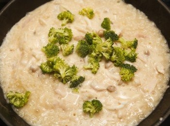 step7: 最後加入青花椰菜炒熟後就完成了喔。