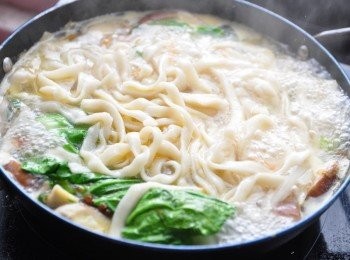 step11: 再放入麵條熱一下就完成囉!