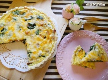 step9: ☞淋上適量<span class="group_3">奶醬</span>，起司粉以及乳酪絲，入烤箱200度烤20分左右即可出爐。 
☞出爐後稍微放涼再切片食用。