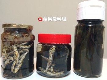 step6: 浸泡：放入冰箱冷藏浸泡。泡2小時就可以用了。但我通常都泡2~3天，讓它變成風味醇厚的【濃縮高湯】，加水用，可以用更久（這是勤儉美德，哈）。