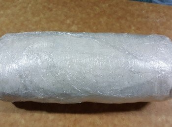 step11: 將塊酥皮包起牛柳,用保鮮紙包起，再雪約30分鐘定形(如酥皮不夠包用保鮮紙蓋面,再用麵棍再碌大塊d包)