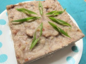 step7: 取出前，用筷子穿入糕內，抽出時沒有粉沾黏即是熟透。