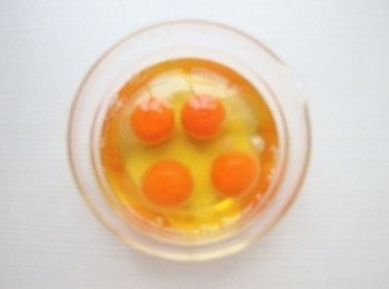 step3: 將雞蛋打勻。