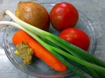 step1: 蕃茄~洋葱~紅蘿蔔~葱和薑
