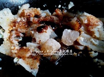 step6: 再加入調味料及冰糖拌勻