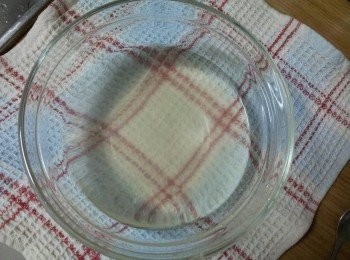 step3: 乾淨的大碗中加入醋, 開水 , 鹽, 糖, 檸檬汁拌勻