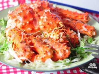 step6: 拍照的數度加快中，因為旁邊以有兩位飢腸轆轆的人而在等待開動