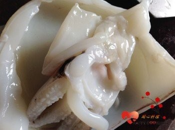 step7: 將花枝的眼睛去除,洗淨