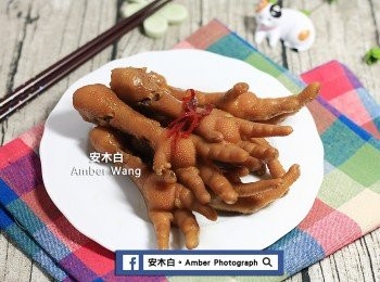 step5: Q彈好吃、補充膠原蛋白的「滷<a href="https://bit.ly/3kLFTWO" target="_blank" data-keyword="雞腳" class="guide-link"><strong>雞腳</strong></a> <span style="display:inline-block;vertical-align:middle;margin-top:-3px;color:initial;border-radius:3px;padding:2px 3px;font-size:12px;line-height:14px;background:#87d300;color:#fff;">即買</span> 」完成了。放入冰箱冷藏後再吃也很解消暑哦~~^^