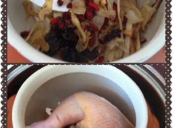step1: 將雞全腿洗淨挖乾淨內臟，用燒水湯一下，藥材洗淨待用。