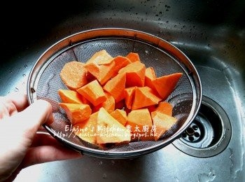 step9: 倒去水份後用水沖一沖洗及瀝乾