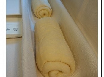 step9: 放發酵布上以室溫進行第二次發酵約60分鐘。