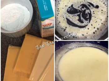 step1: 預先煮好麵餅備用。
小火起鑊將牛油煮溶立即加入麵粉搞勻，下雞湯中火煮至收少少湯，期間不時搞拌，加入芝士片煮溶成汁，稍為調味即可。