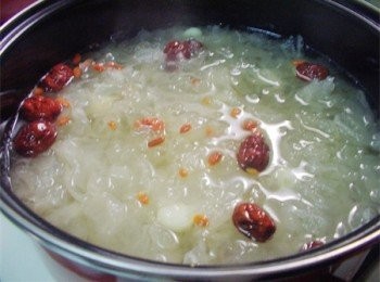 step6: 溫潤香醇ˊ美味可口桂花釀銀耳蓮子甜湯就完成囉。