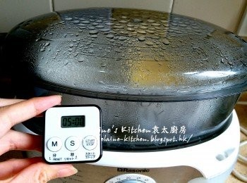step8: 放入電蒸鍋內蓋上蓋蒸15分鐘再焗5分鐘