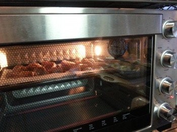 step4: 放入焗爐最上的層格,全程焗15分鍾至金黃脆身(如不夠脆可焗多2分鍾)見到脆即可,不要焗太長時間,否則肉會較un