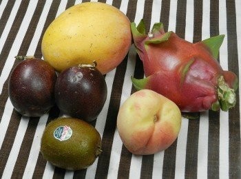 step1: 平常少吃水果的我，今天居然突然想吃，就買了這些