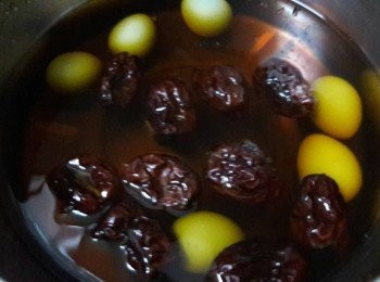 step2: 所有材料洗淨後放入內鍋中加入清水
外鍋放一杯水
跳起後
外鍋再加一杯水 , 再煮一次