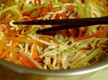 step5: 將所有材料攪拌均勻，裝進保鮮盒，放進冰箱冷藏入味約30分鐘