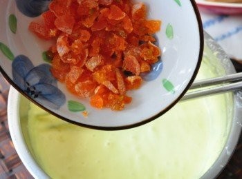 step4: 將金桔碎糖倒入起司粉餬中均勻攪拌