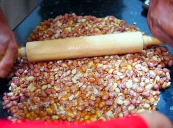 step11: 11.邊緣用刀子撥平。