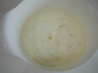 step9: 這是我打成8分發的狀態，鮮奶油已不再流動了。

要做慕斯的鮮奶油其實打到6分發，尚會流動即可囉！