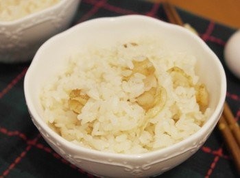 step3: 根本就跟一般煮飯簡單呀!!!加了貝柱與醬油就完成更鮮美的炊飯 ♡ 這一鍋很快就完食了。