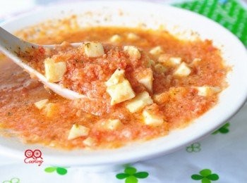 step5: 鯛魚雖然肉質細膩，但仍需咀嚼，與蕃茄、洋蔥一起攪碎後燉煮，營養不流失全在口口湯品中!