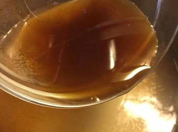 step4: 將雞湯同牛肝菌水混合煮熱後以細火保溫