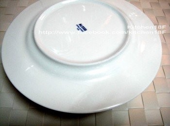 step11: 開關跳起，取出後(小心燙)，再於碗上覆蓋一只盤子，迅速翻轉將梅干扣肉倒扣出來。(小心裡頭湯汁外漏〜好燙！)