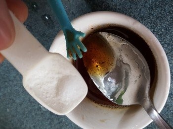 step4: 加入約1/6茶匙鹽拌勻(試味,如不夠甜可以再加砂糖)