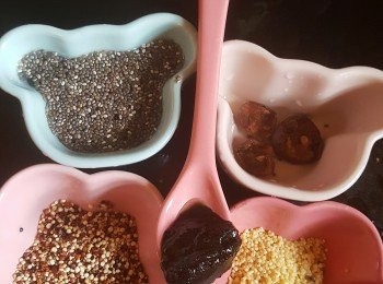 step1: 藜麥和奇亞籽浸水半小時