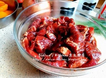 step2: 加入<span class="group_2">醃料</span>拌勻 , 蓋上保鮮紙入雪櫃靜待一晚