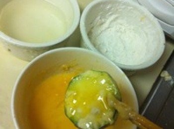 step4: 再夾到蛋液裡滾一下