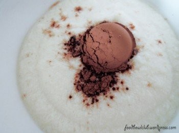 step7: 加入无糖可可粉然后在利用搅拌器混合均匀即可