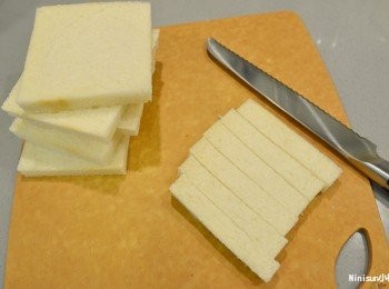 step2: 將吐司先對切兩半，再分切成各三條