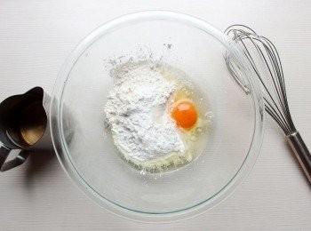 step5: 將<span class="group_3">麵糊</span>材料全放入調裡碗裡。