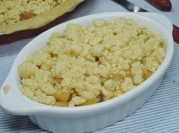 step9: 另外一個做法可以省去<span class="group_1">派皮</span>的部分，加上冰淇淋，用湯匙挖著吃，真是幸福啊!!!