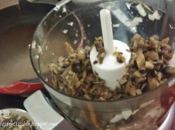 step5: 將整鍋湯倒入攪拌機打碎到自己喜愛的細緻度