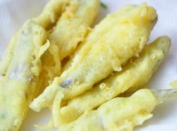 step5: 放入熱油鍋中炸至金黃撈起瀝油備用