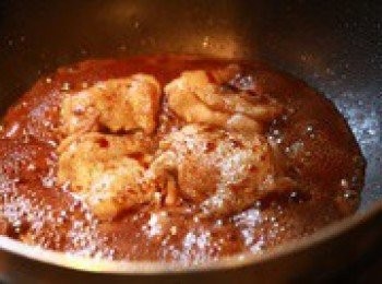 step12: 倒入照燒醬油和白砂糖調味.大火燒開,轉小火,蓋鍋蓋,燜3-5分鐘