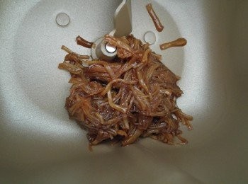 step1: 先將巳煲過你乾瑤柱撕成絲,加入<span class="group_2">醃料</span>放入麵包機內用翻炒功能炒45分鐘如未脆身請加時。