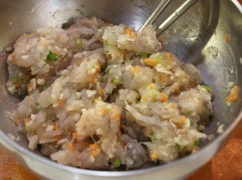 step6: 最後加麻油拌勻，放入雪櫃醃20-30分鐘即可取出。