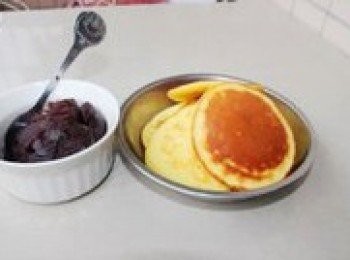 step12: 依次煎好全部麵餅，準備適量紅豆沙