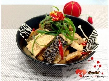 step4: 灑上蔥絲和辣椒裝飾即可