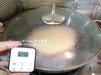 step3: 先放入鑊中用大火蒸2分鐘