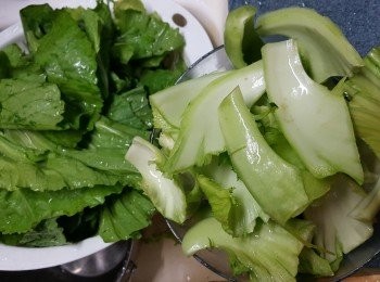 step3: 芥菜洗淨後分開菜葉及菜胆