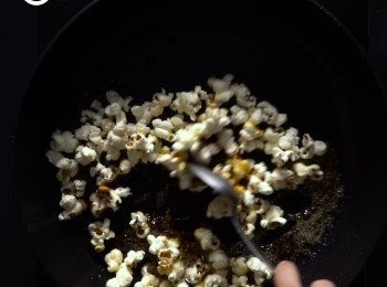 step6: 加入最後一份爆谷拌一下