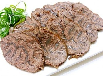 step4: 取一鍋加入拌醬再將一粒滷好的牛腱放入開大火收乾醬汁.{不能太乾}待涼了切片即可.{牛腱要浸泡2-3天}